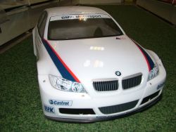 BMW 320 SI  lackiert weiss 1 :5 Radstand 53 cm